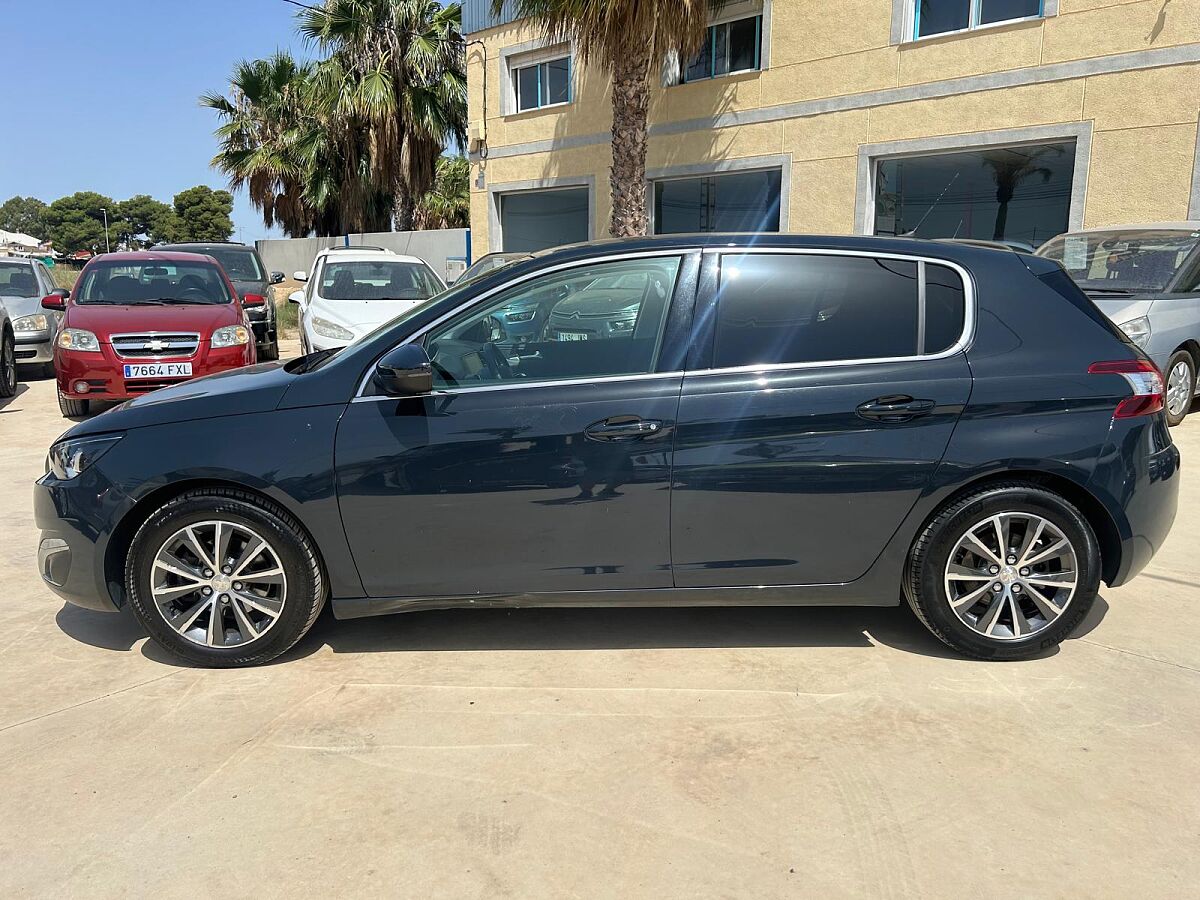 PEUGEOT 308 ALLURE 1.2 E-THP AUTO SPANISH LHD IN SPAIN 40000 MILES SUPERB 2017